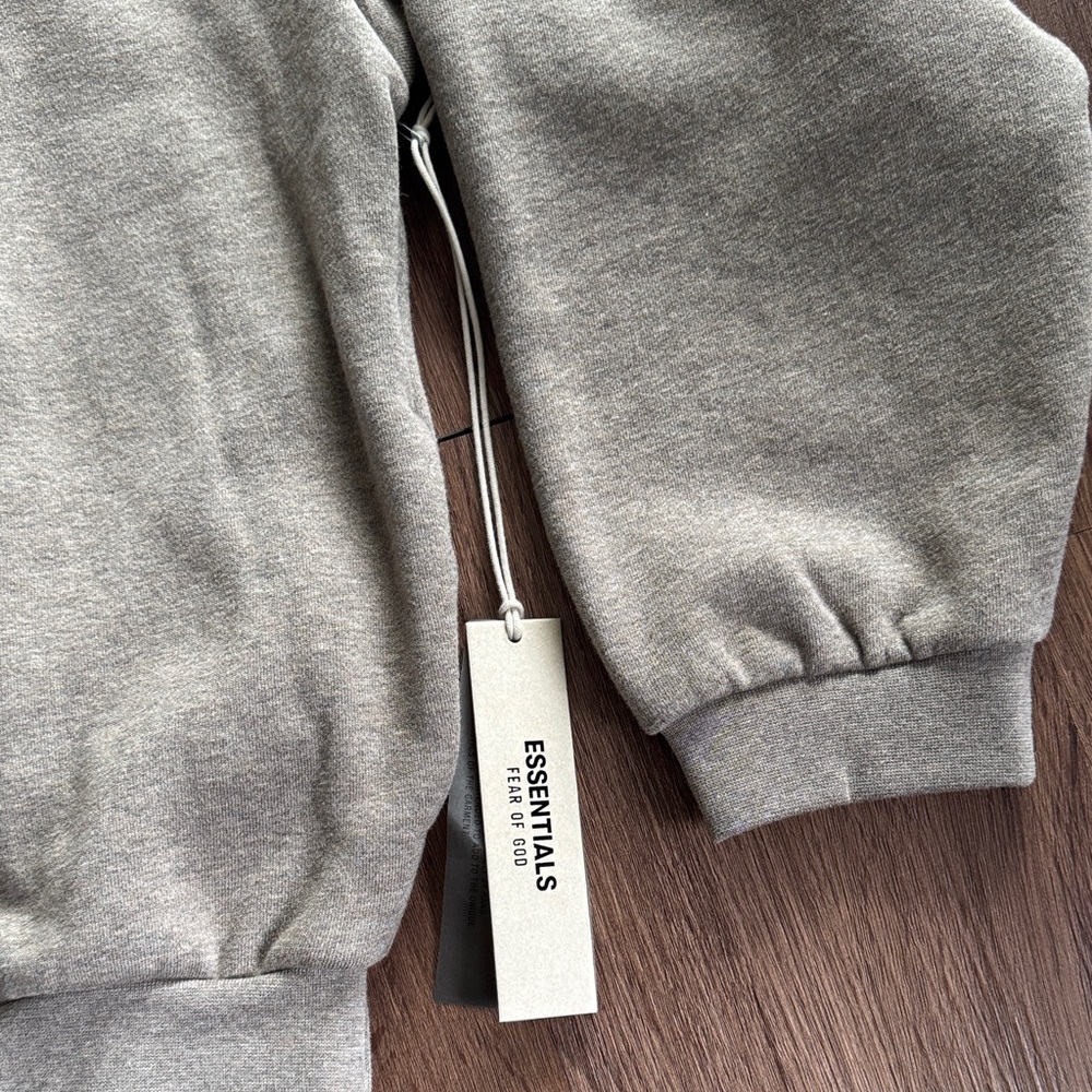 Fear of God Essentials NWT Men’s Crewneck Sweater in Heather Oatmeal - Picture 3 of 12